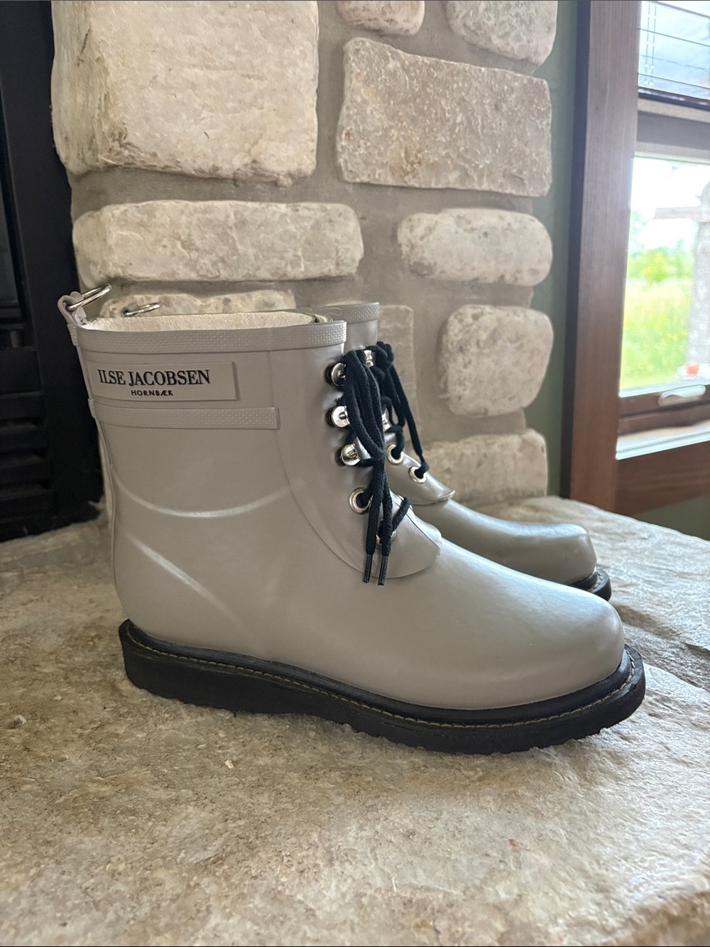 Ilse Jacobsen Light Gray Lace-Up Waterproof Boots size 39, size 8.5 women’s